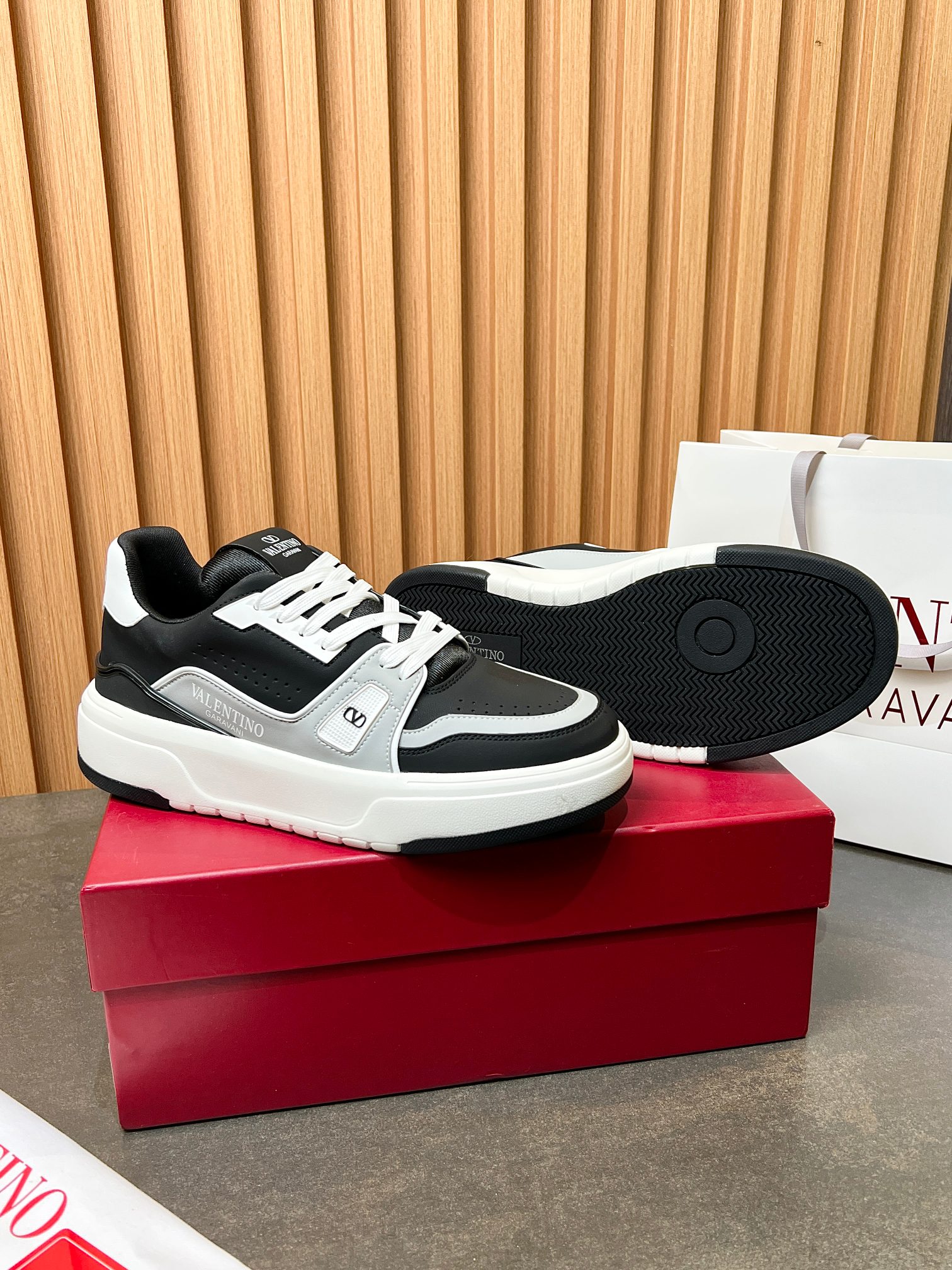 Valentino One Stud Black & White Leather Sneakers - Couple Edition 2025 10 a1740212260719 2258