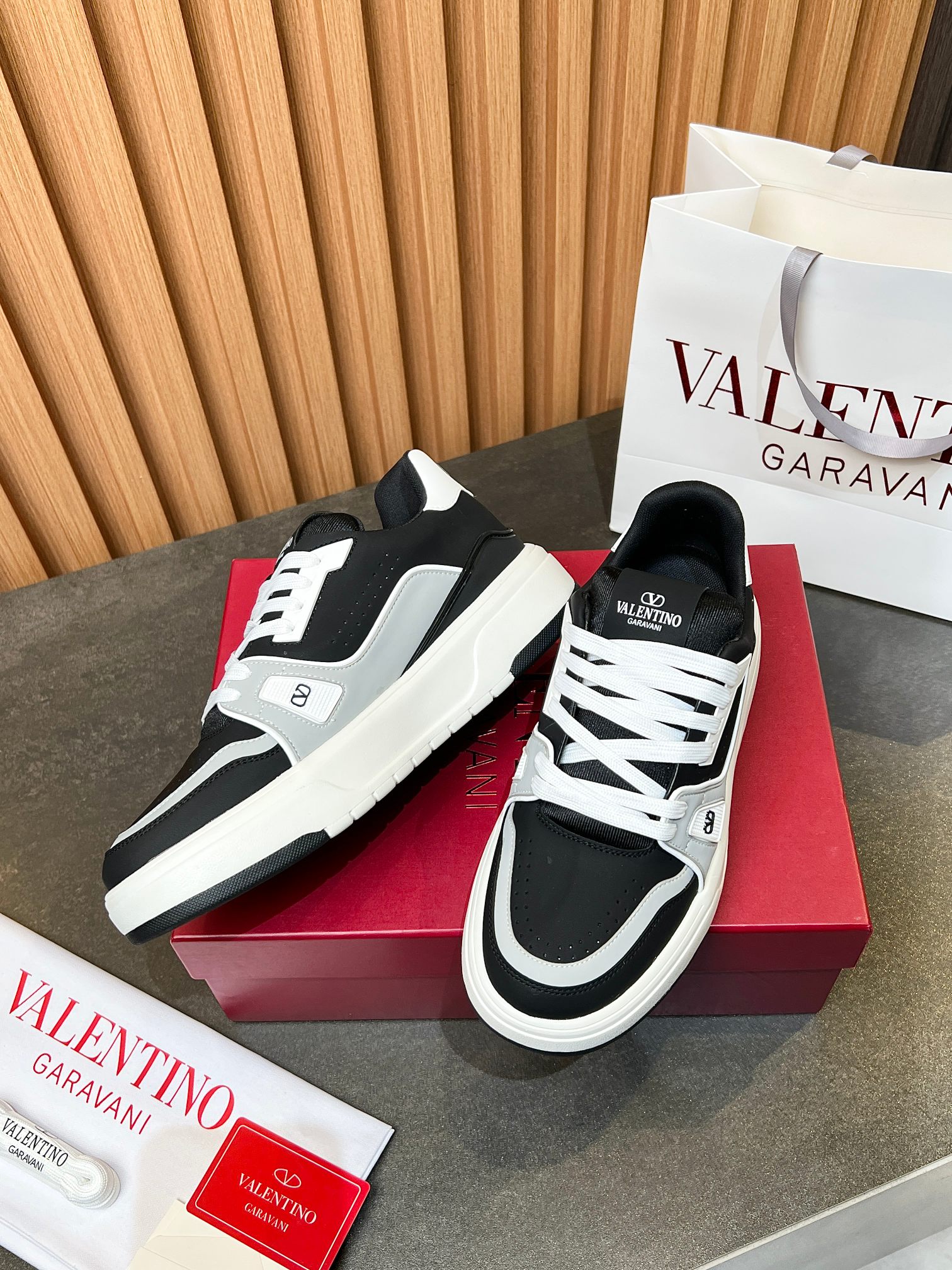 Valentino One Stud Black & White Leather Sneakers - Couple Edition 2025 7 a1740212260747 0057