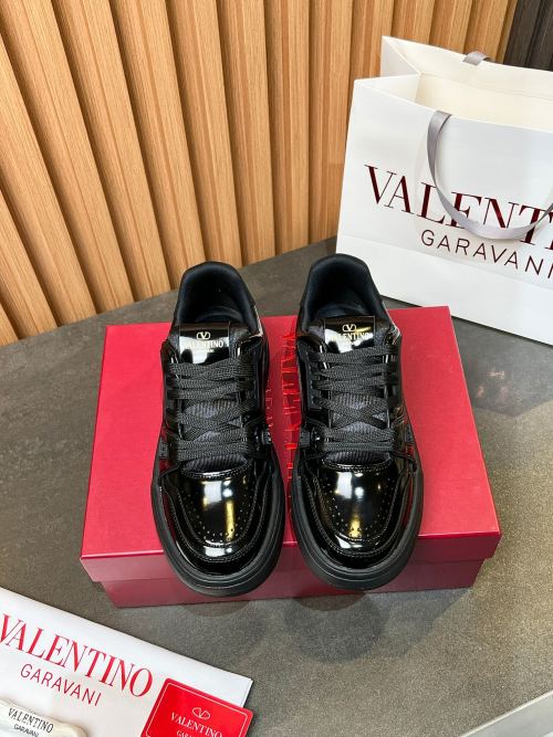 Valentino One Stud Black Leather Sneakers 2025 Couple Style