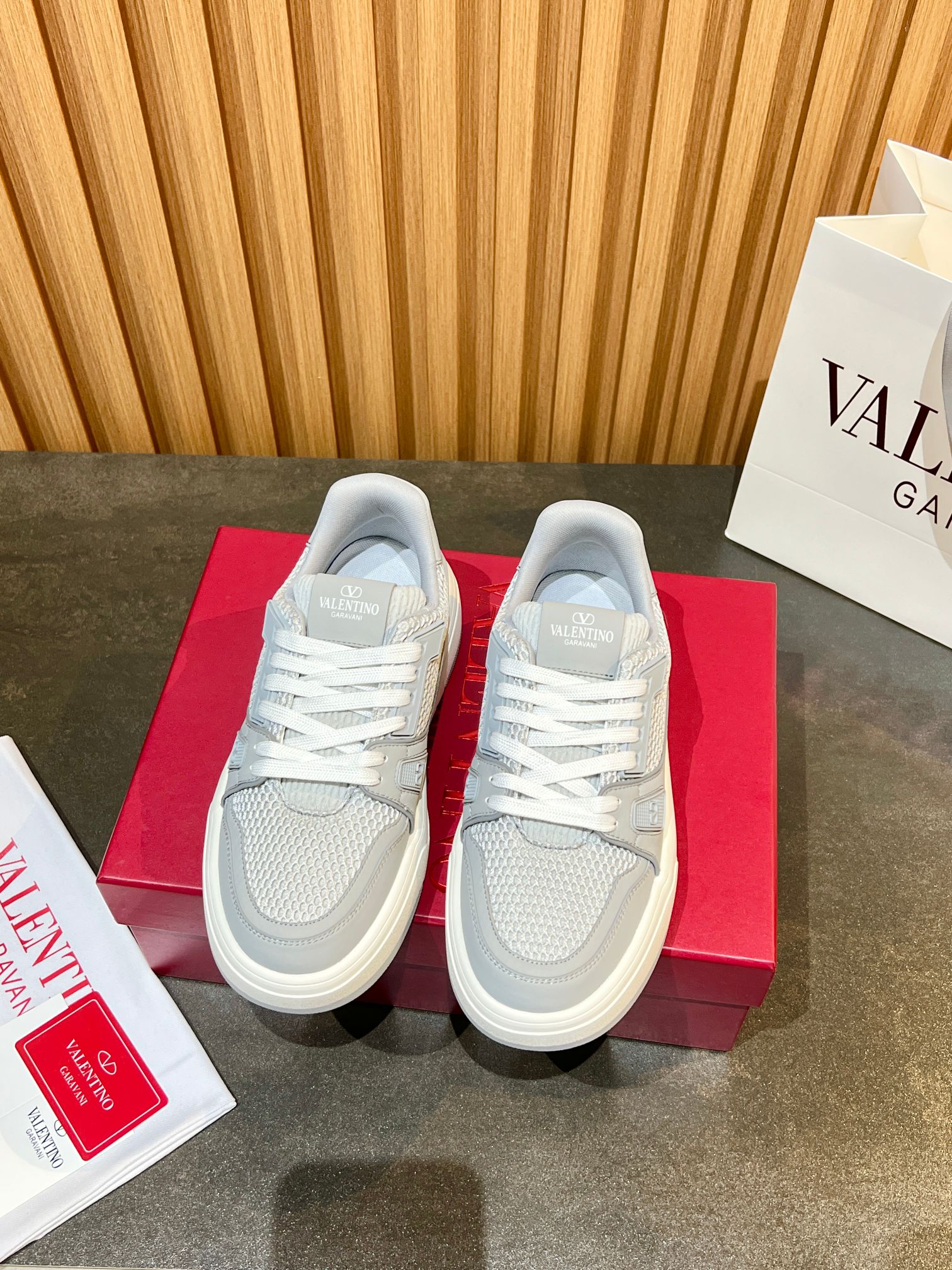 Valentino One Stud Sneakers - Luxury Couple Style, Comfortable & Breathable 2 a1746604033741 7820