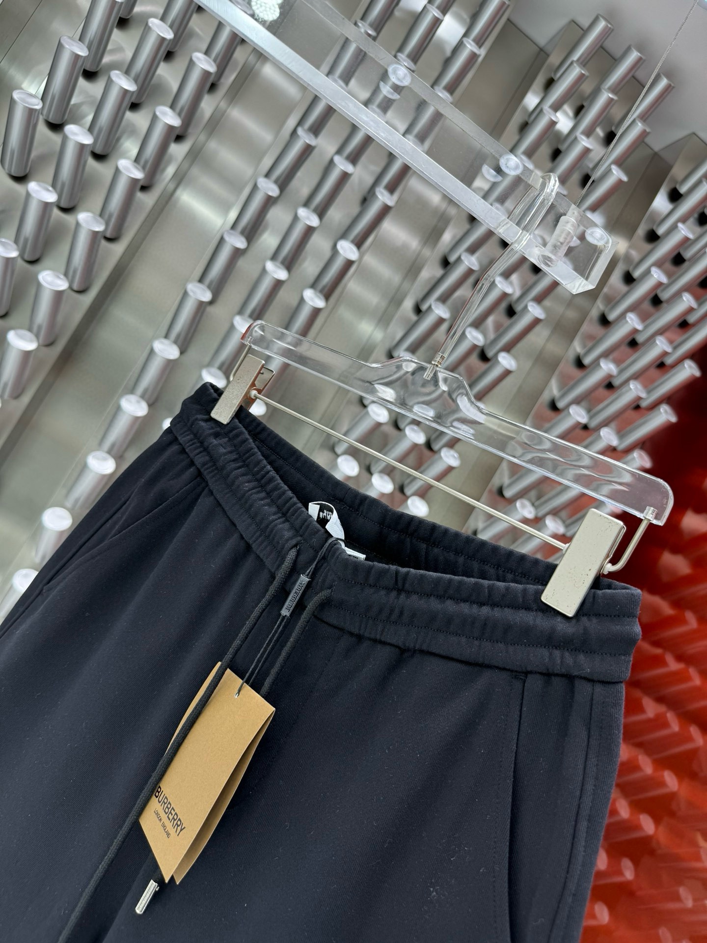 Fashion Update: BBR Burberry Barbara Unveils New Gender-Neutral Collection in 2024 - 图片 5