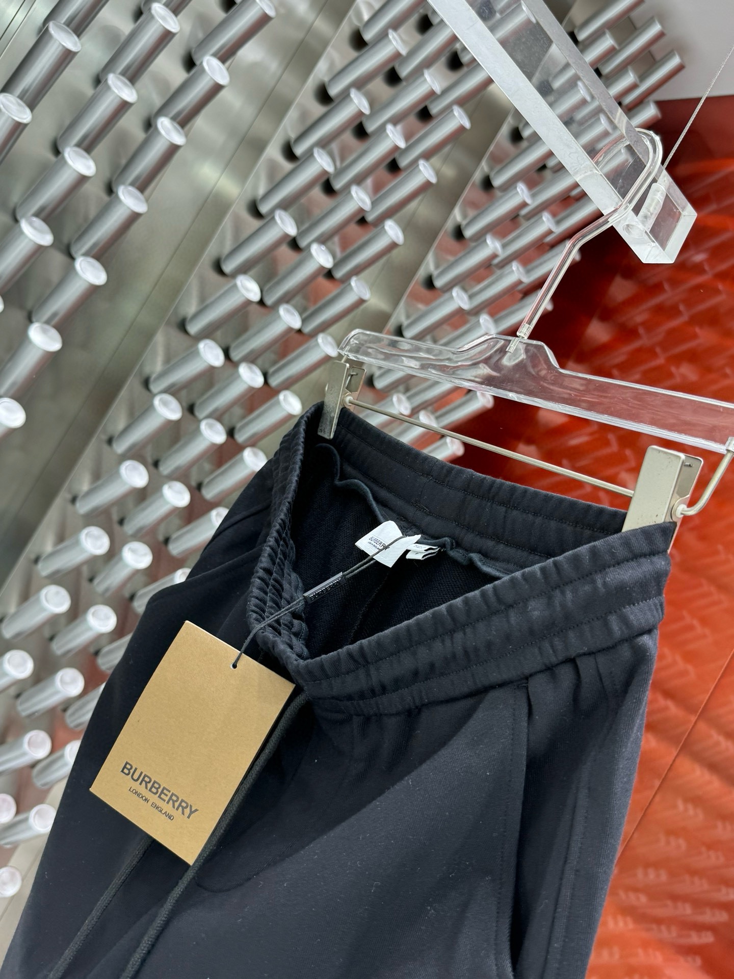Fashion Update: BBR Burberry Barbara Unveils New Gender-Neutral Collection in 2024 - 图片 8