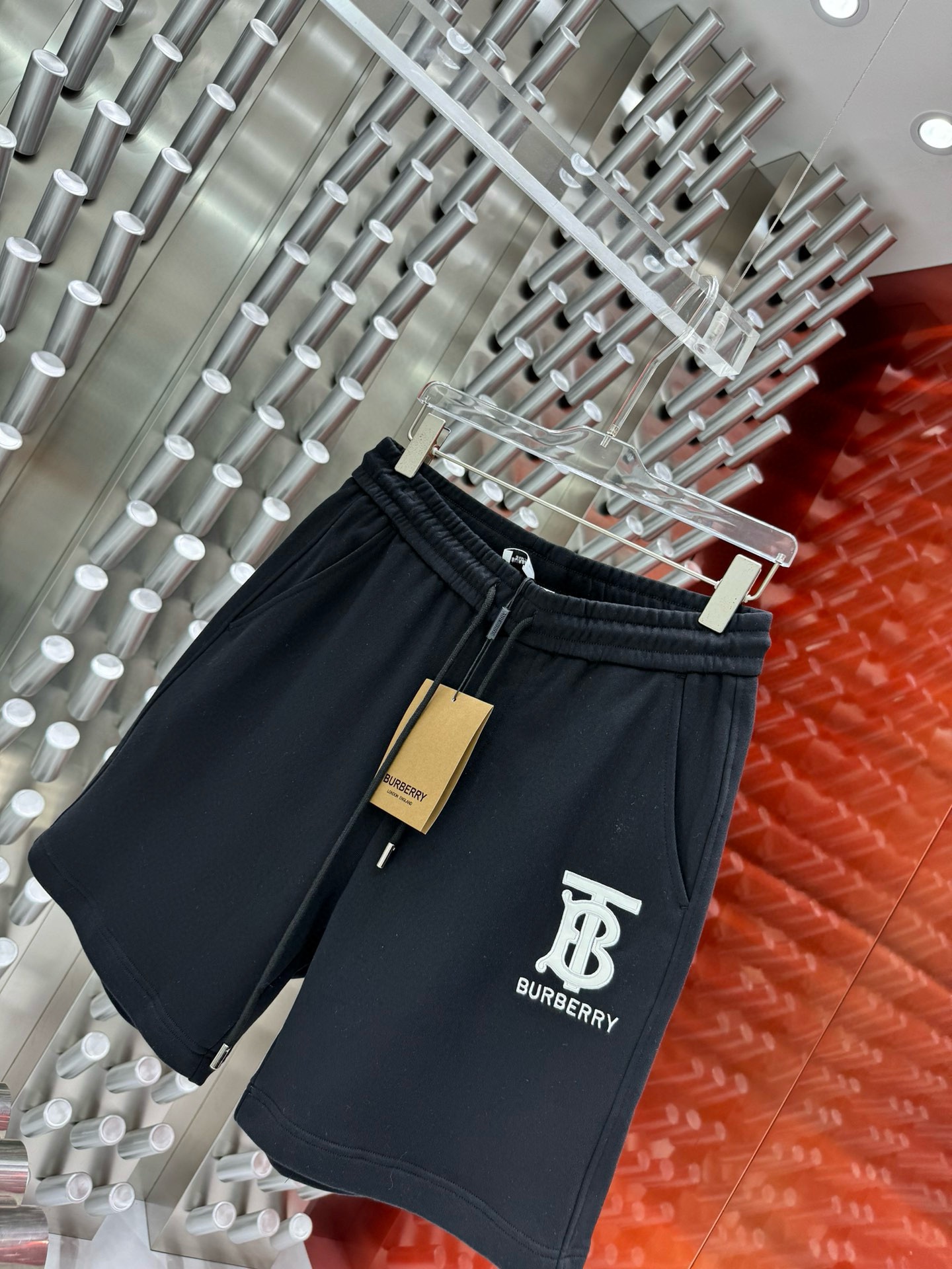 Fashion Update: BBR Burberry Barbara Unveils New Gender-Neutral Collection in 2024 - 图片 2