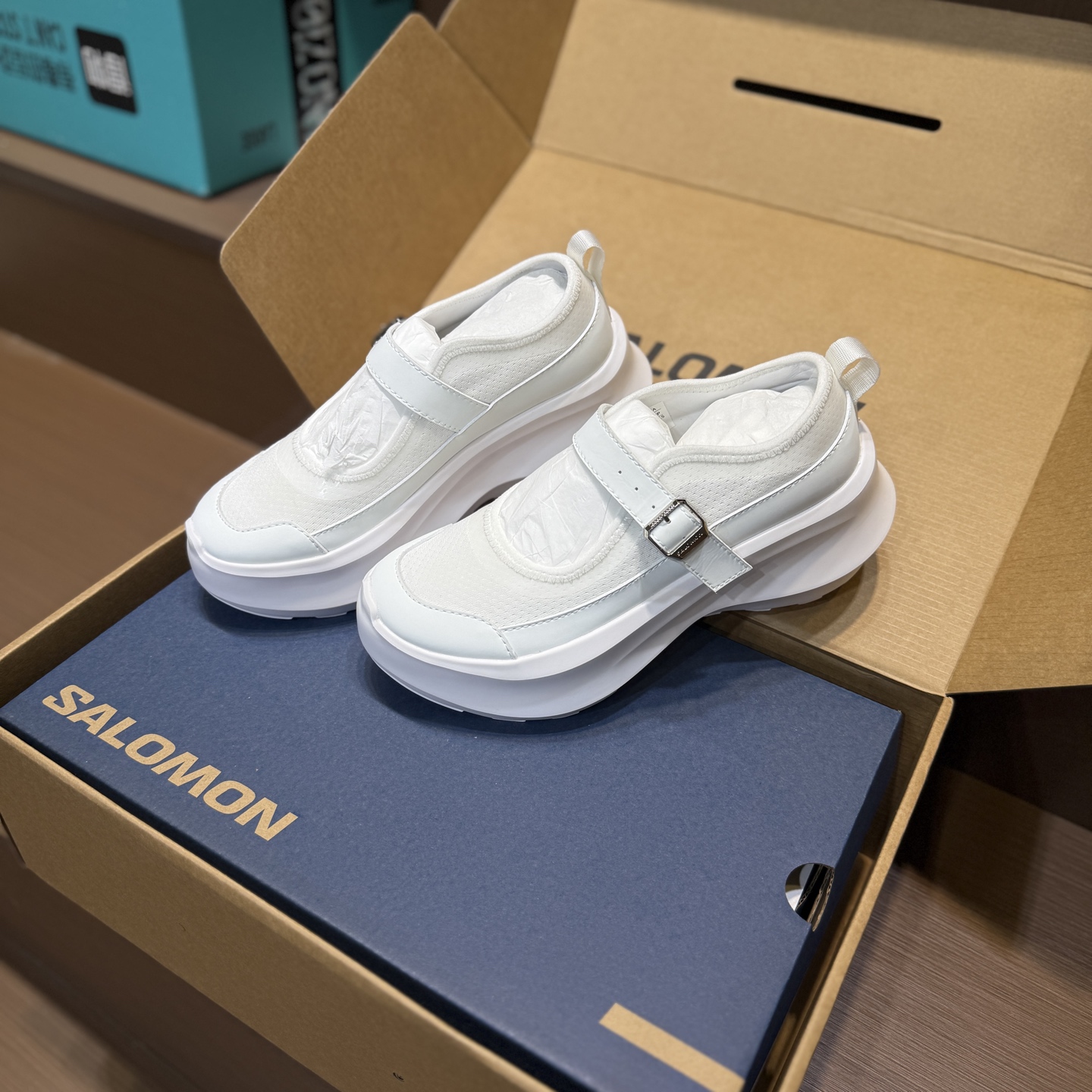 “CDG x SALOMONP High-Floor Black & White Leisure Shoes: Cozy, Soft, & Stylish”