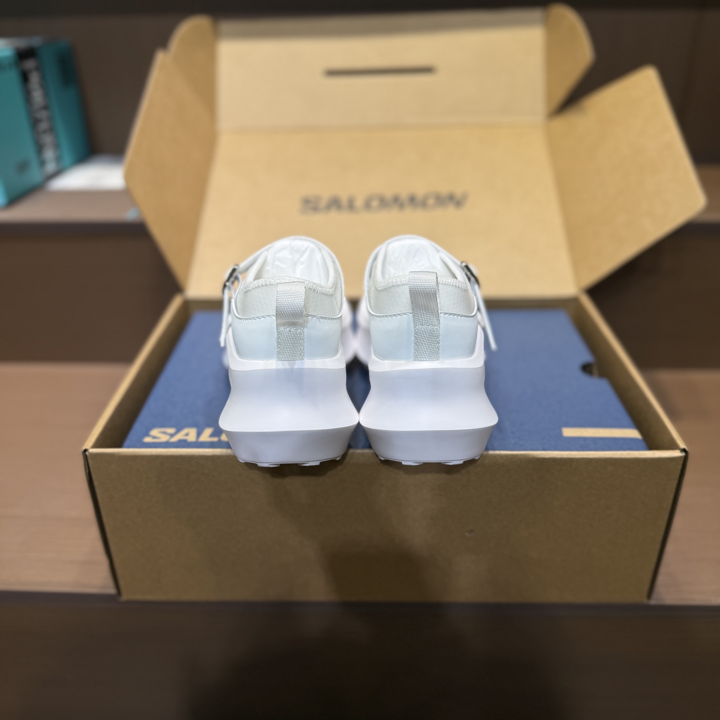 “CDG x SALOMONP High-Floor Black & White Leisure Shoes: Cozy, Soft, & Stylish” - 图片 7