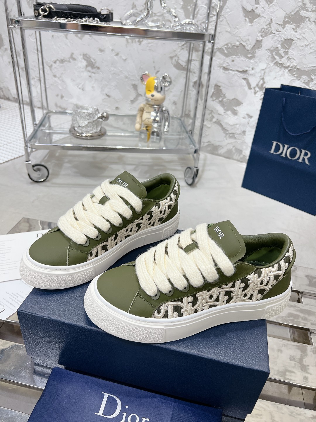 Dior B33 Series Unisex Casual Sneakers in Gray Leather with CD Diamond Pattern 5 a1698336293659 7573