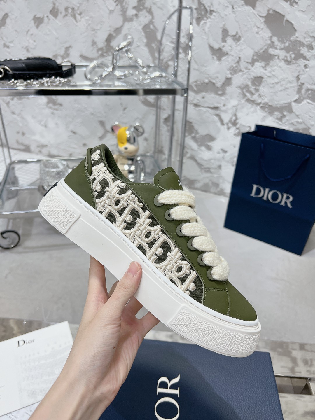 Dior B33 Series Unisex Casual Sneakers in Gray Leather with CD Diamond Pattern 6 a1698336293957 0807