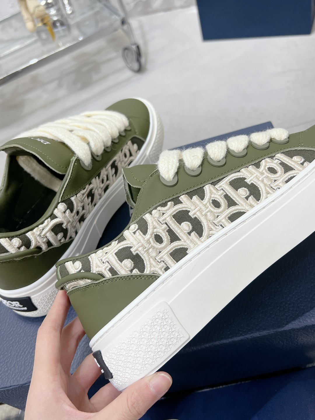 Dior B33 Series Unisex Casual Sneakers in Gray Leather with CD Diamond Pattern 9 a1698336294193 2886