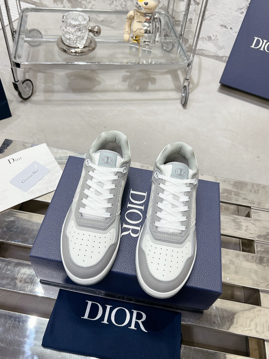NO:235195,D*OR Di*Ao classic casual hot series [B27 couple casual shoes] Based on the style of classic sneakers, add deconstructed elements to design. The classic brand digital logo is perfectly presented at the tail of the shoe. The circle is surrounded by the shoe line 