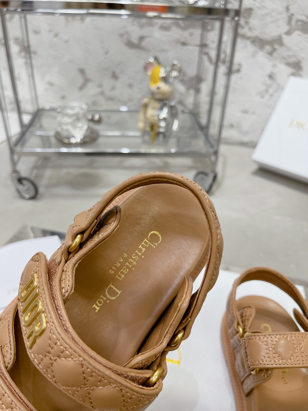 DIOR最新款混種羊皮凉鞋 - 軽量で快適なデザイン