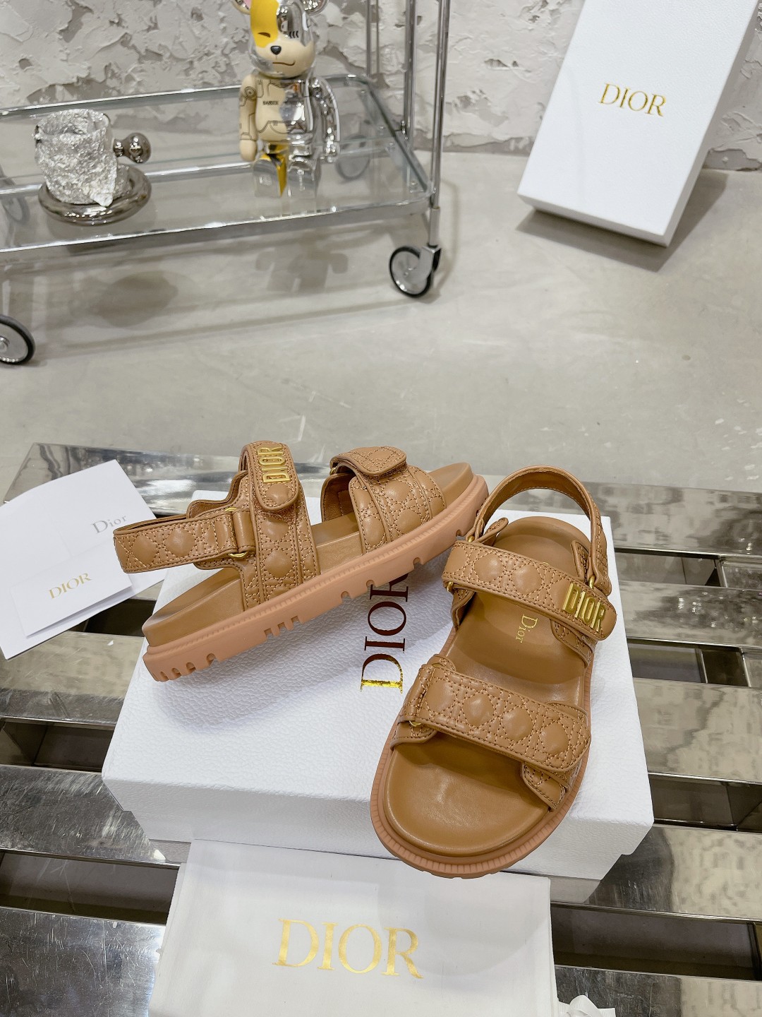 DIOR最新款混種羊皮凉鞋 - 軽量で快適なデザイン