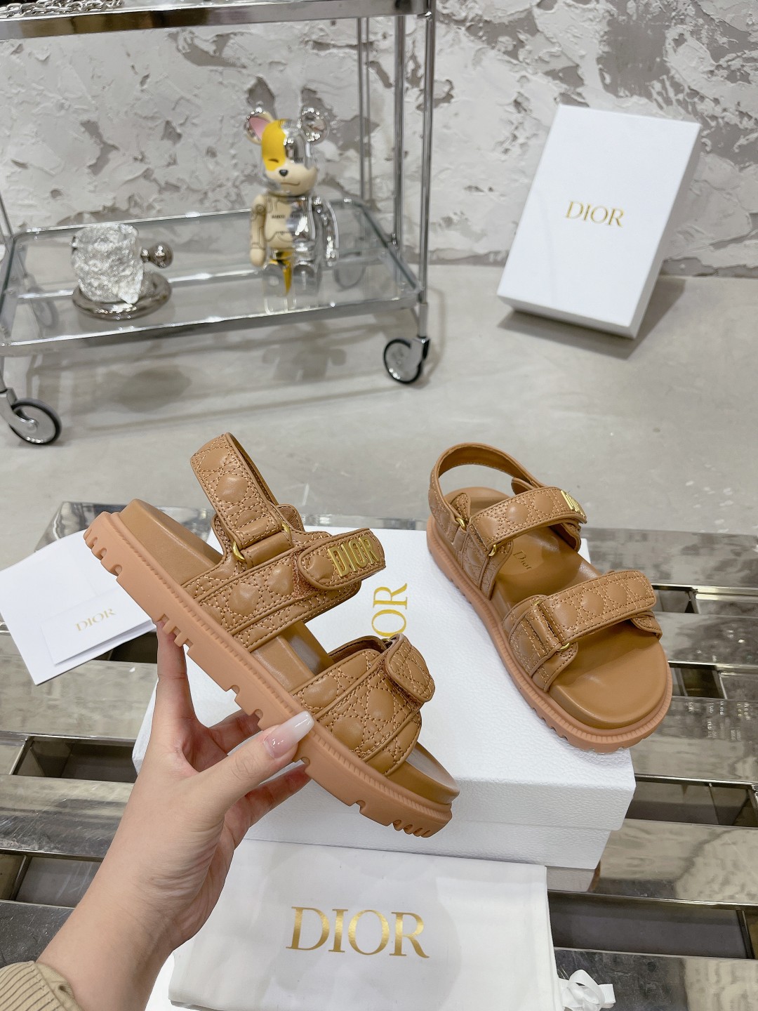 DIOR最新款混種羊皮凉鞋 - 軽量で快適なデザイン
