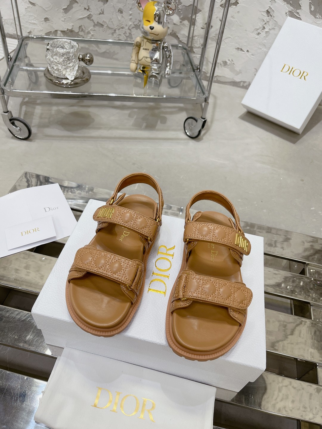 DIOR最新款混種羊皮凉鞋 - 軽量で快適なデザイン