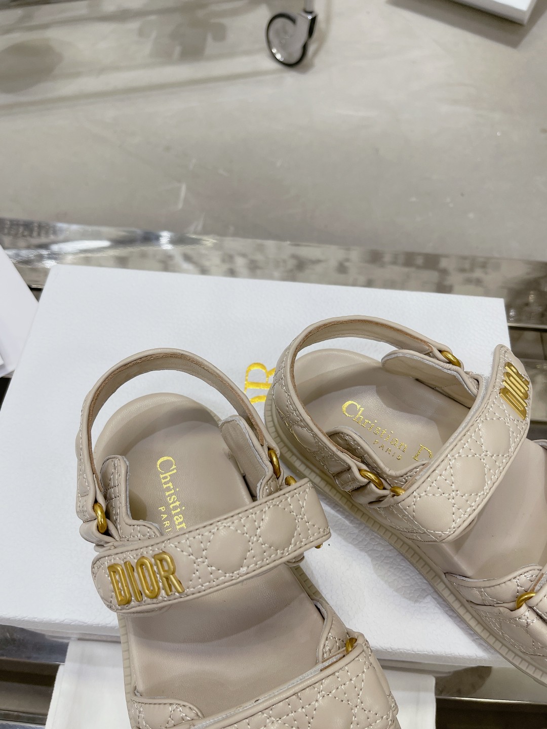 DIOR混種羊皮DiorAct凉鞋 - 軽量で快適なデザイン