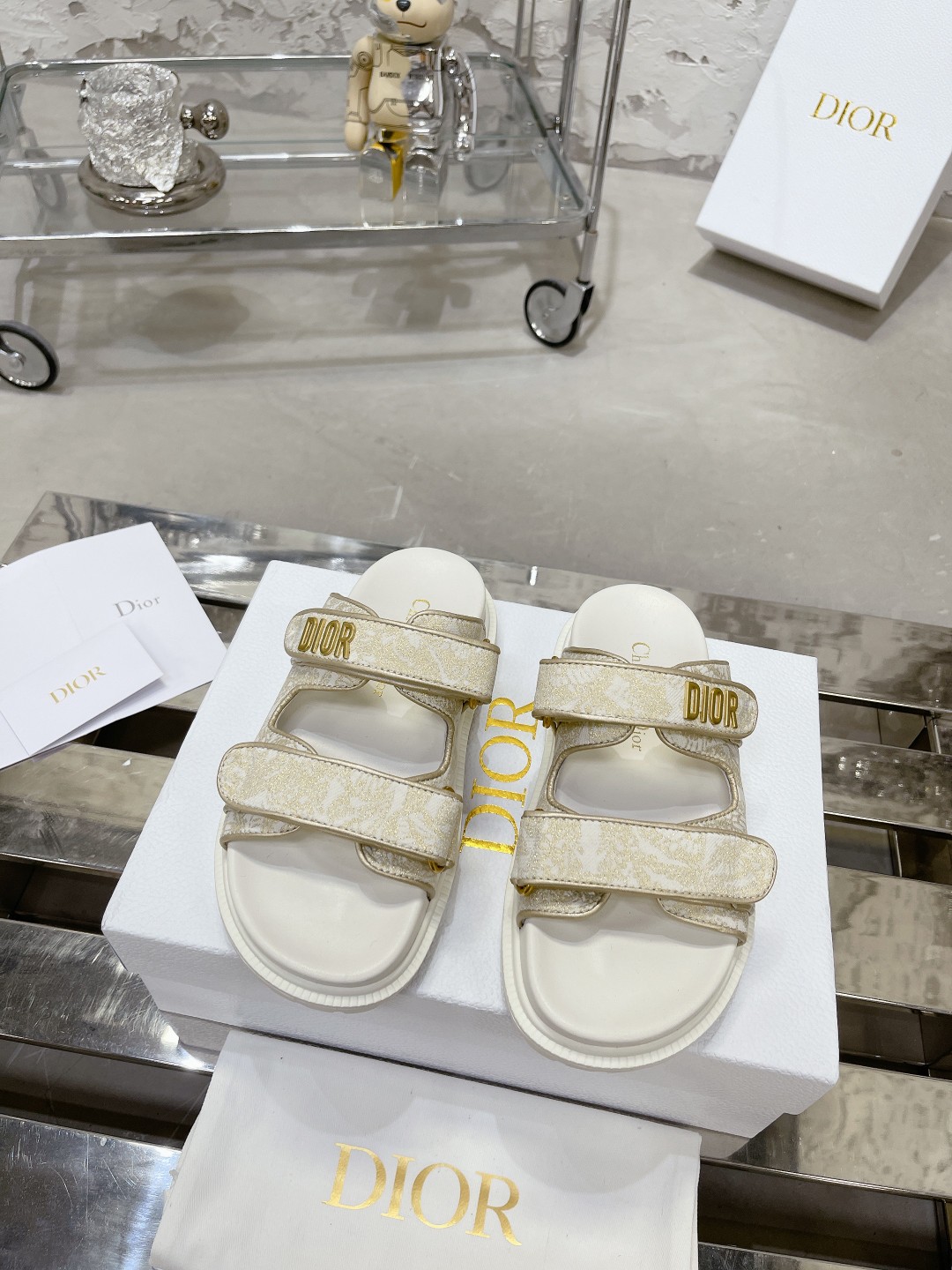 DIOR 混種羊皮製 DiorAct 凉鞋 - 軽量で快適なスタイリッシュデザイン