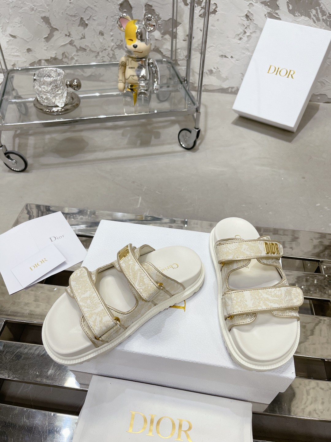 DIOR 混種羊皮製 DiorAct 凉鞋 - 軽量で快適なスタイリッシュデザイン