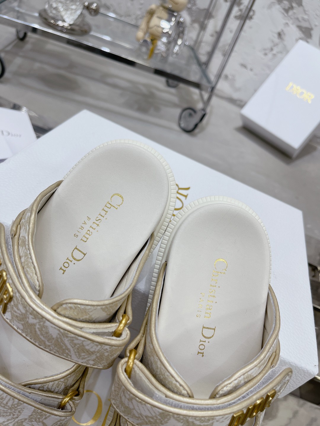 DIOR 混種羊皮製 DiorAct 凉鞋 - 軽量で快適なスタイリッシュデザイン