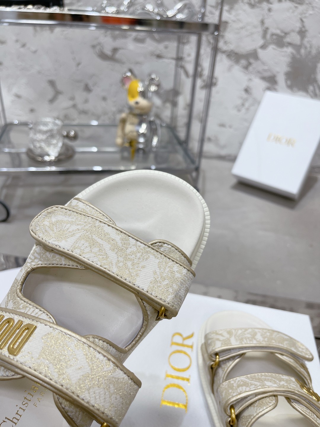 DIOR 混種羊皮製 DiorAct 凉鞋 - 軽量で快適なスタイリッシュデザイン