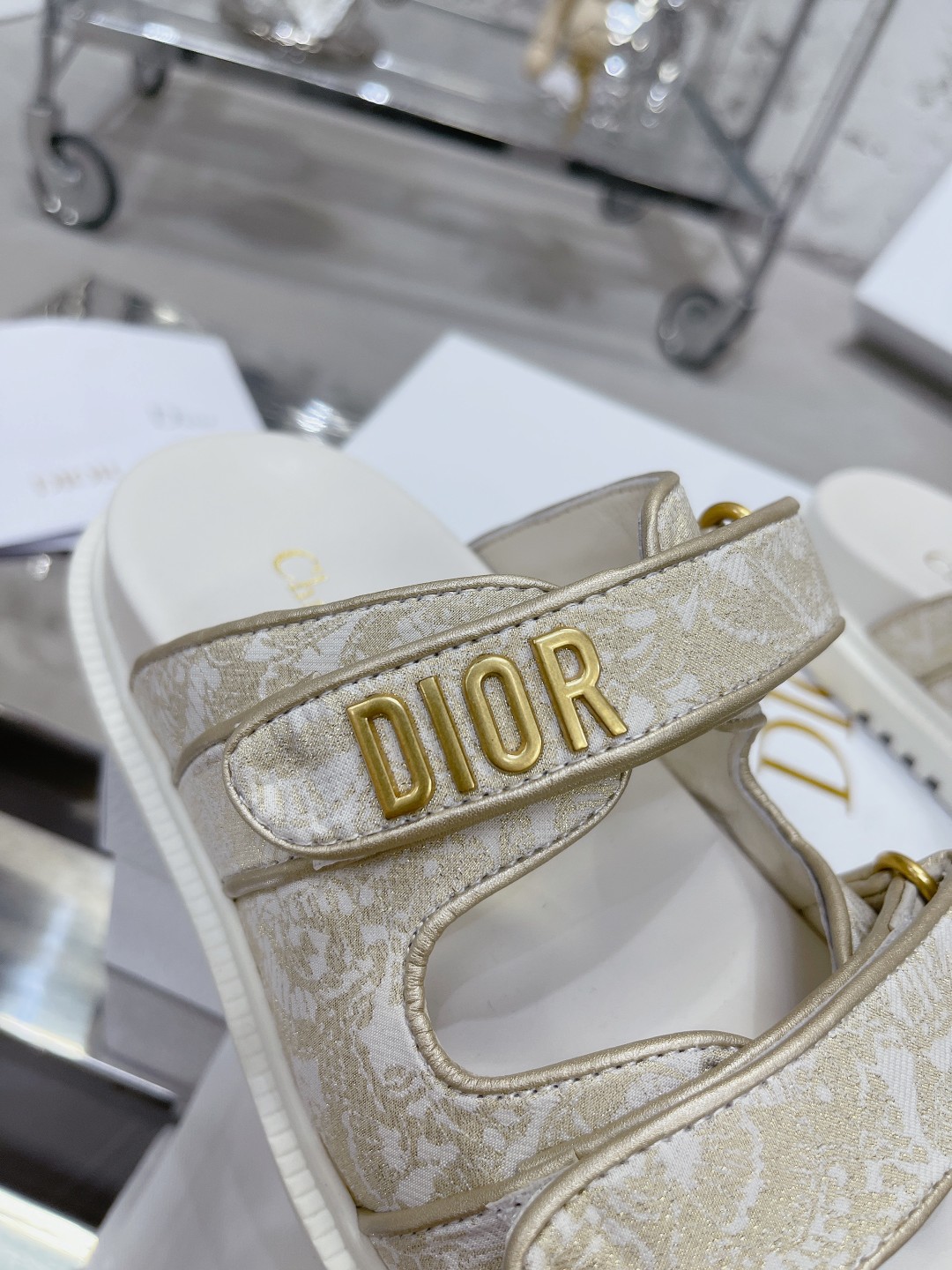 DIOR 混種羊皮製 DiorAct 凉鞋 - 軽量で快適なスタイリッシュデザイン