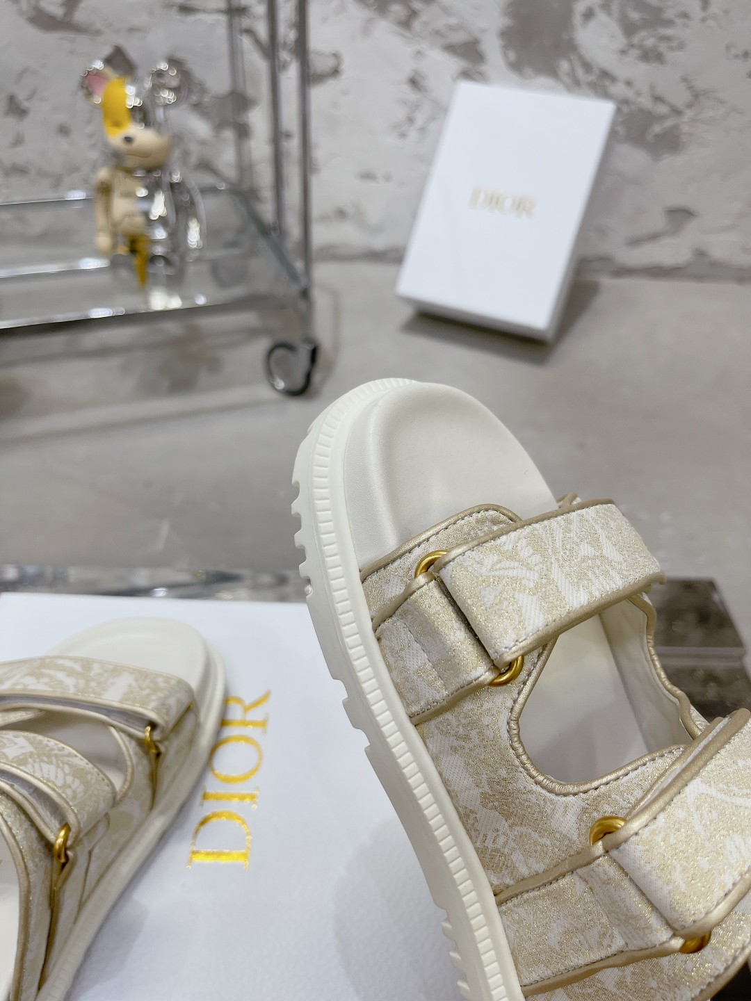 DIOR 混種羊皮製 DiorAct 凉鞋 - 軽量で快適なスタイリッシュデザイン