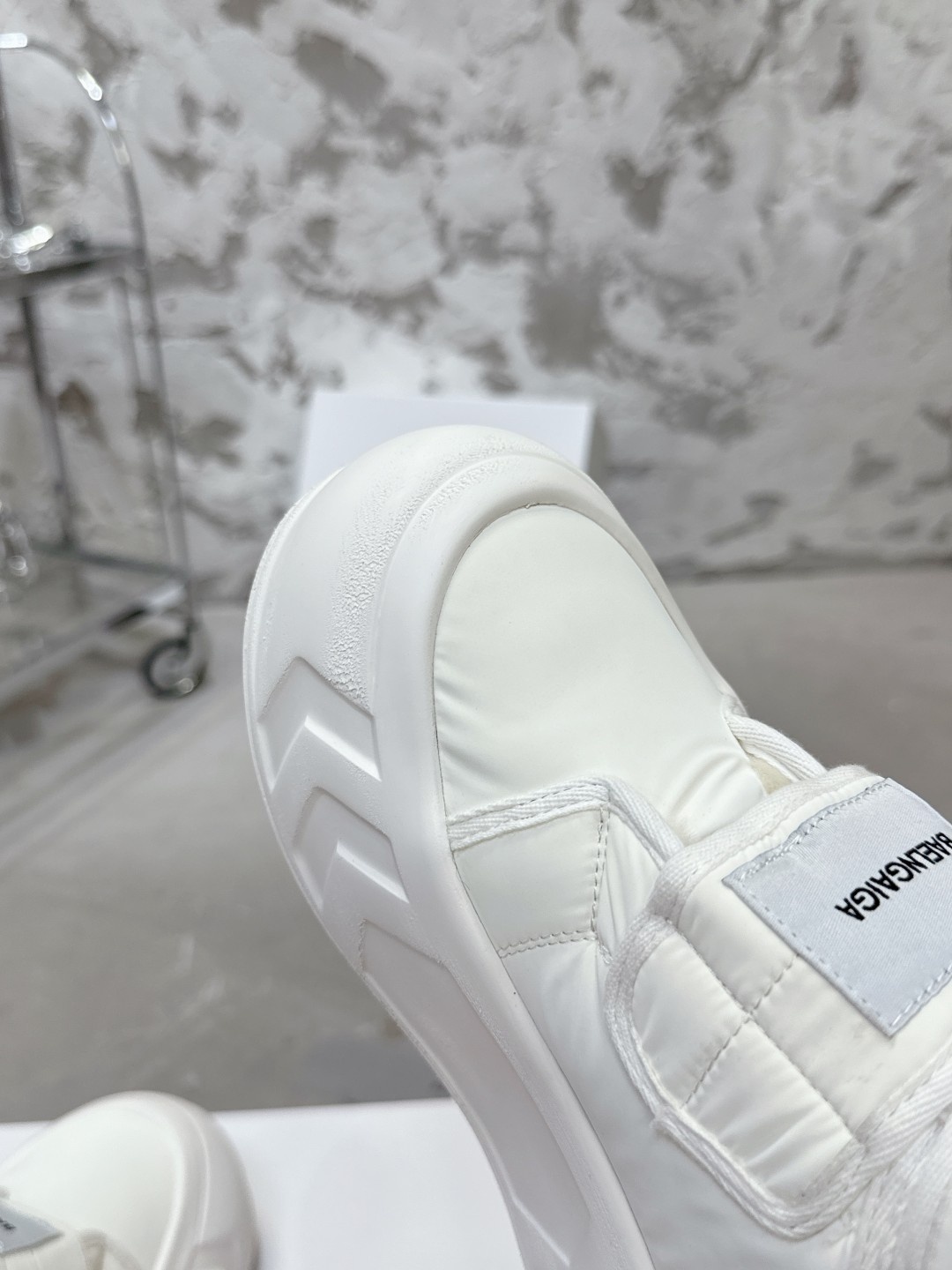 Balenciaga 雪地靴 - 高級感あふれる柔らかなデザイン