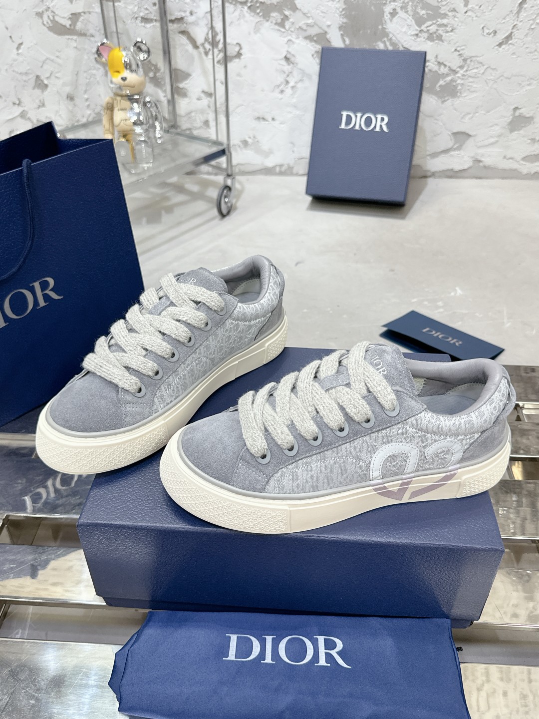 Dior B33 Series Casual Sneakers in Gray Leather with CD Diamond Canvas 7 a1728937995662 1813
