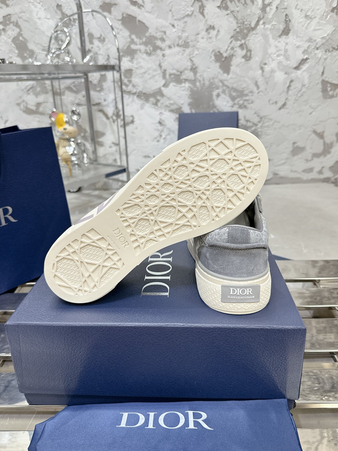 Dior B33 Series Casual Sneakers in Gray Leather with CD Diamond Canvas 10 a1728937996701 4114