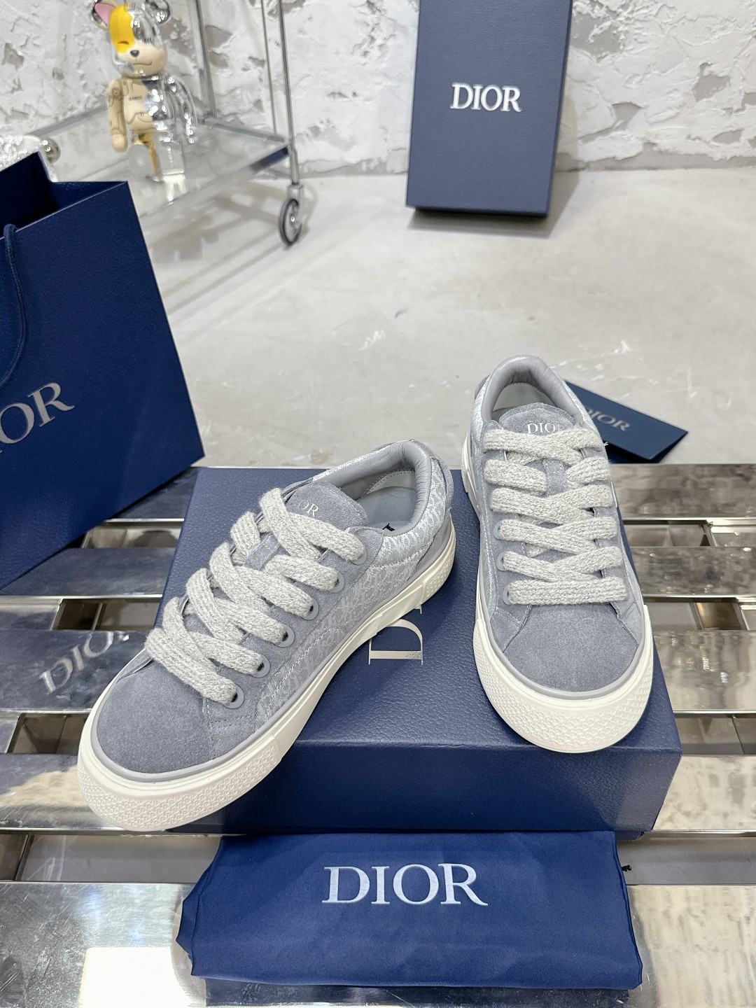 Dior B33 Series Casual Sneakers in Gray Leather with CD Diamond Canvas 8 a1728937996733 0510