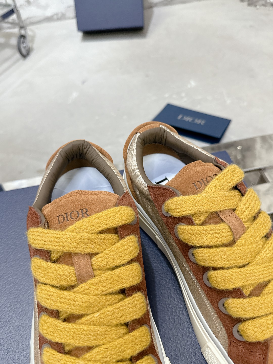 Dior B33 Series Casual Sneakers - Luxurious Leather, Iconic Design 7 a1728938294363 4432