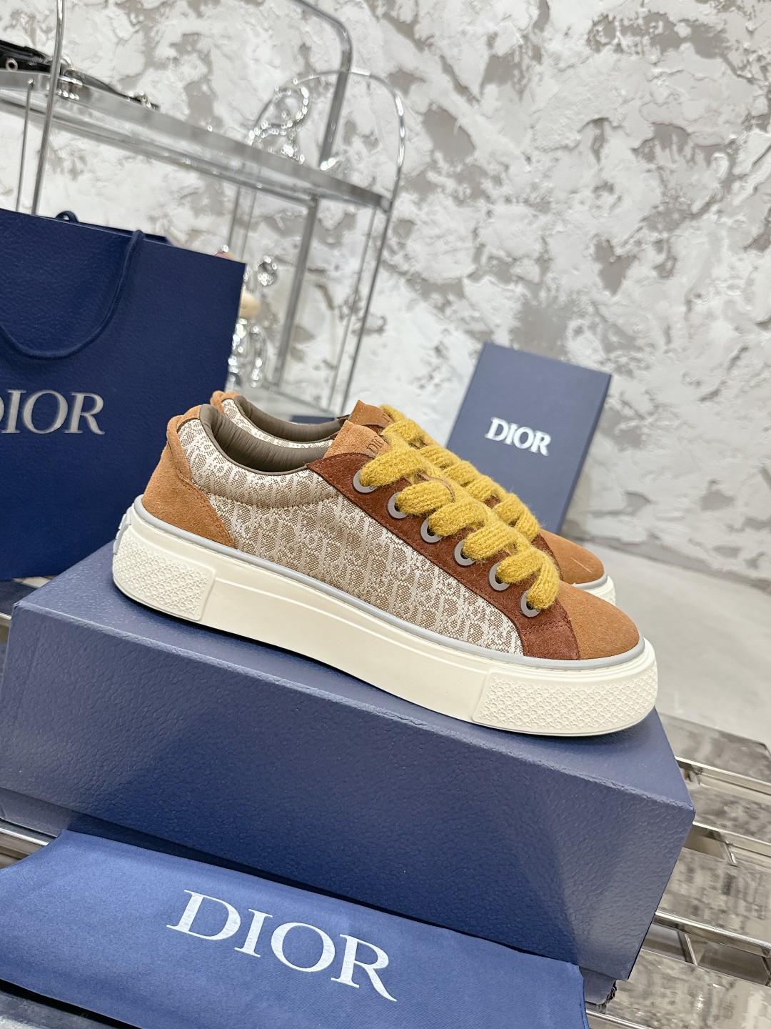 Dior B33 Series Casual Sneakers - Luxurious Leather, Iconic Design 1 Dior B33 Series Casual Sneakers - Luxurious Leather, Iconic Design