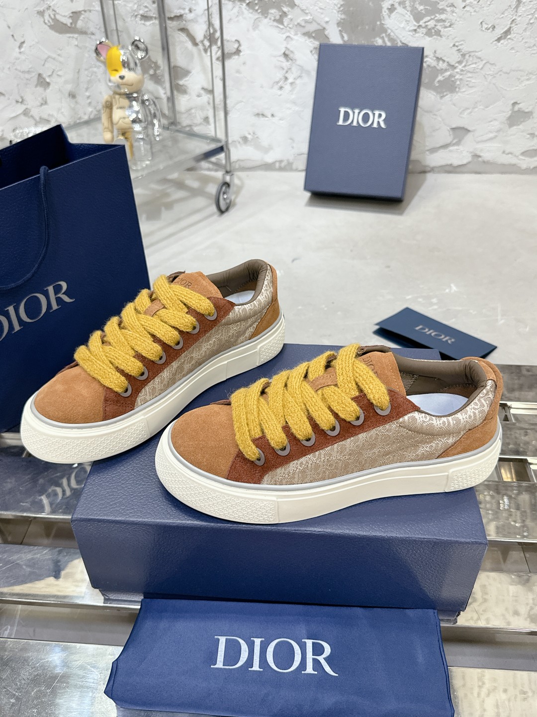 Dior B33 Series Casual Sneakers - Luxurious Leather, Iconic Design 3 a1728938294430 3542