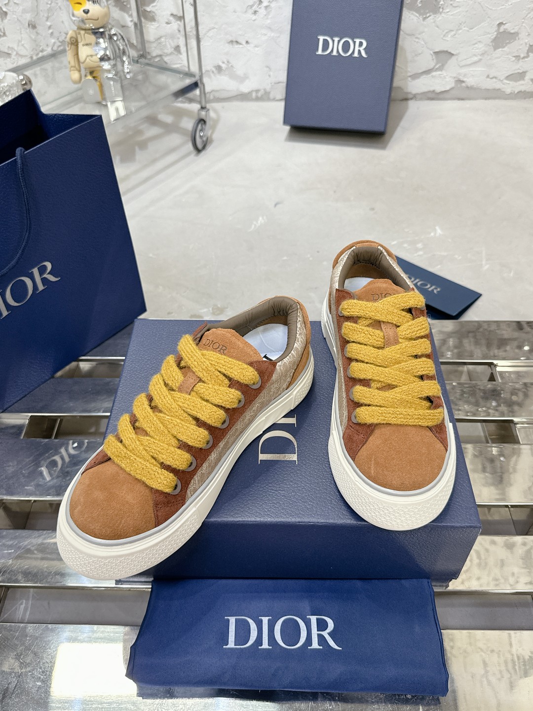 Dior B33 Series Casual Sneakers - Luxurious Leather, Iconic Design 5 a1728938294512 5868