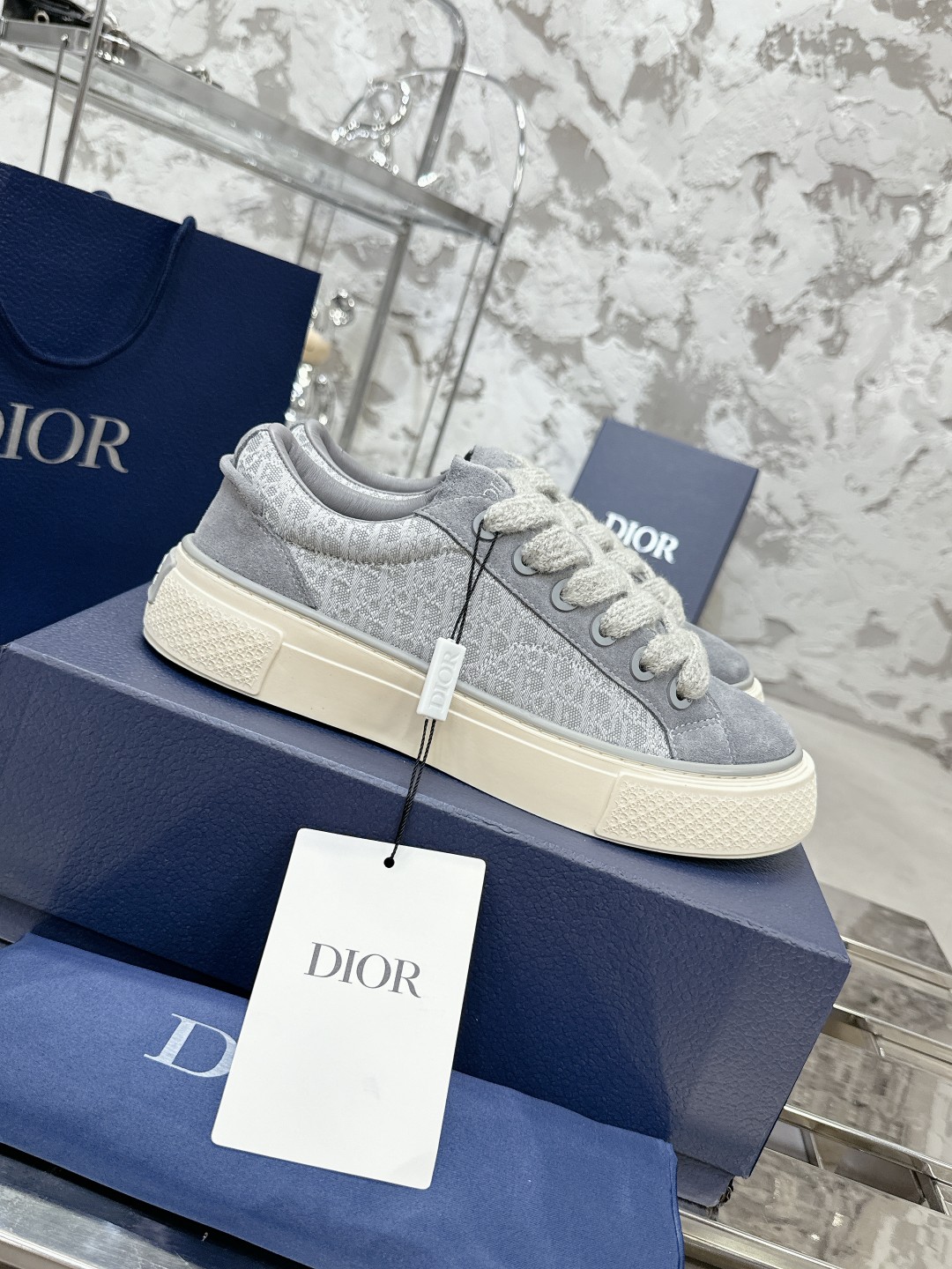 Dior B33 Series Casual Sneakers for Couples in Gray Leather with CD Diamond 2 a1728938316304 4628