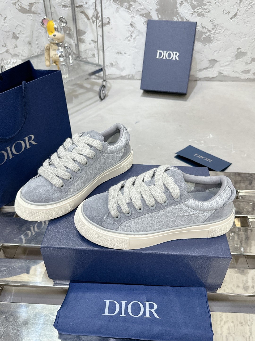Dior B33 Series Casual Sneakers for Couples in Gray Leather with CD Diamond 3 a1728938316329 0477