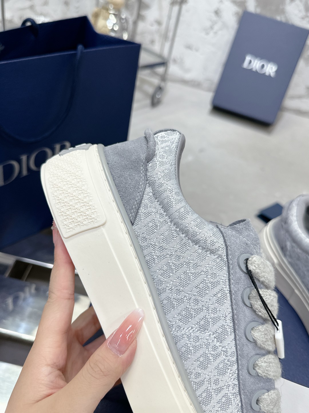 Dior B33 Series Casual Sneakers for Couples in Gray Leather with CD Diamond 8 a1728938317697 2607