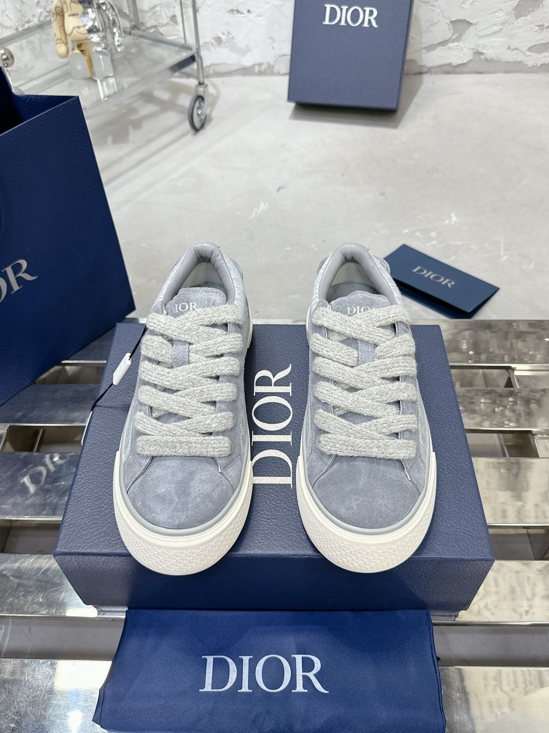 Dior B33 Series Casual Sneakers for Couples in Gray Leather with CD Diamond 10 a1728938317734 3288