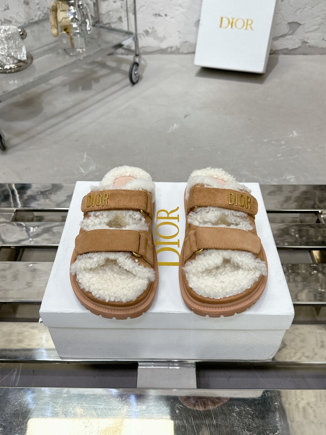 Dioract 米色羊皮革サンダル - 快適さとスタイルの融合