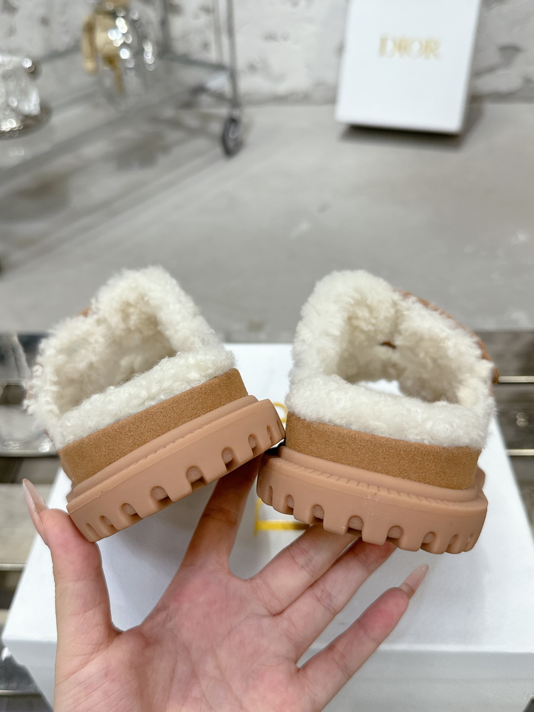 Dioract 米色羊皮革サンダル - 快適さとスタイルの融合