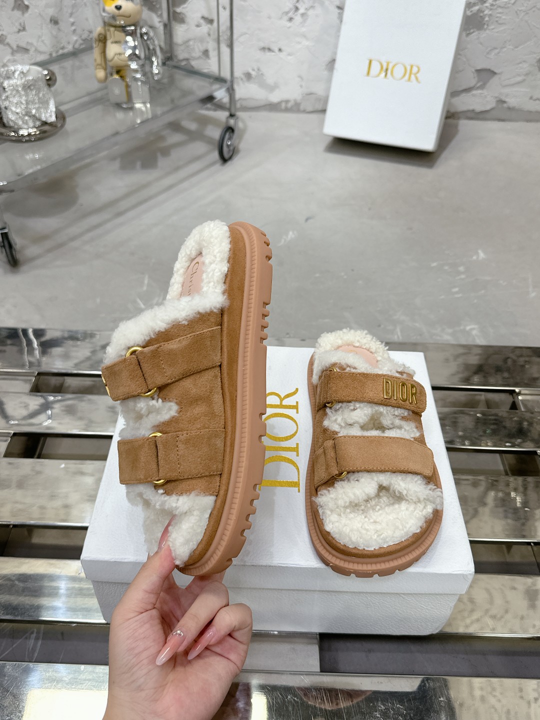 Dioract 米色羊皮革サンダル - 快適さとスタイルの融合