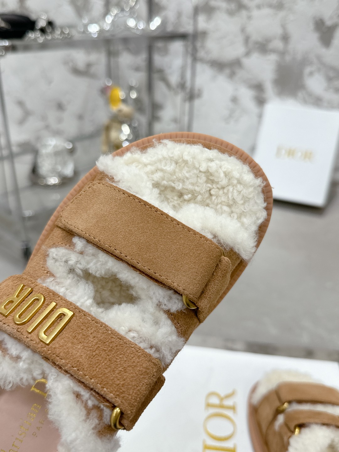 Dioract 米色羊皮革サンダル - 快適さとスタイルの融合