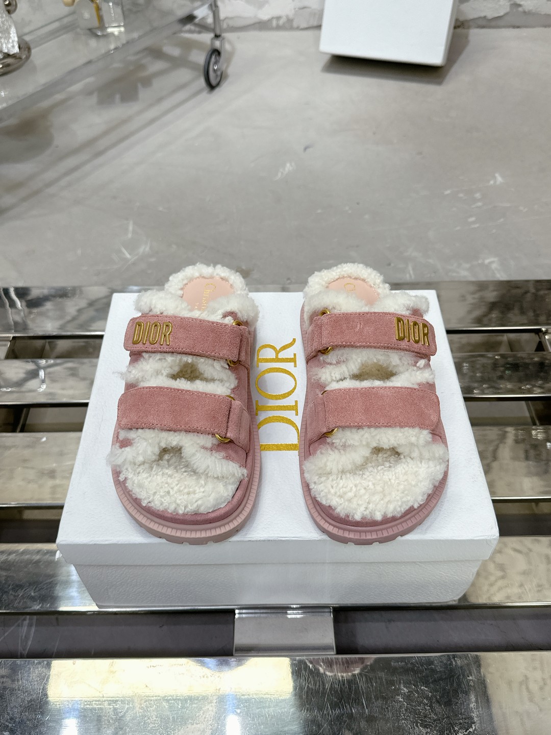 Dioract サンダル - 上質な羊皮革と快適なデザイン