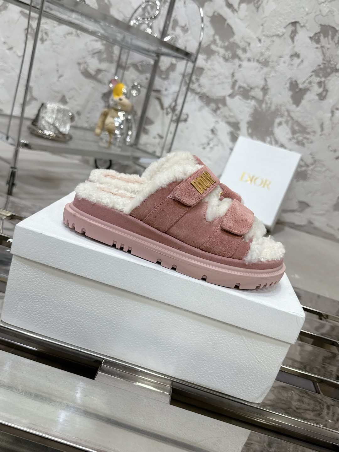 Dioract サンダル - 上質な羊皮革と快適なデザイン