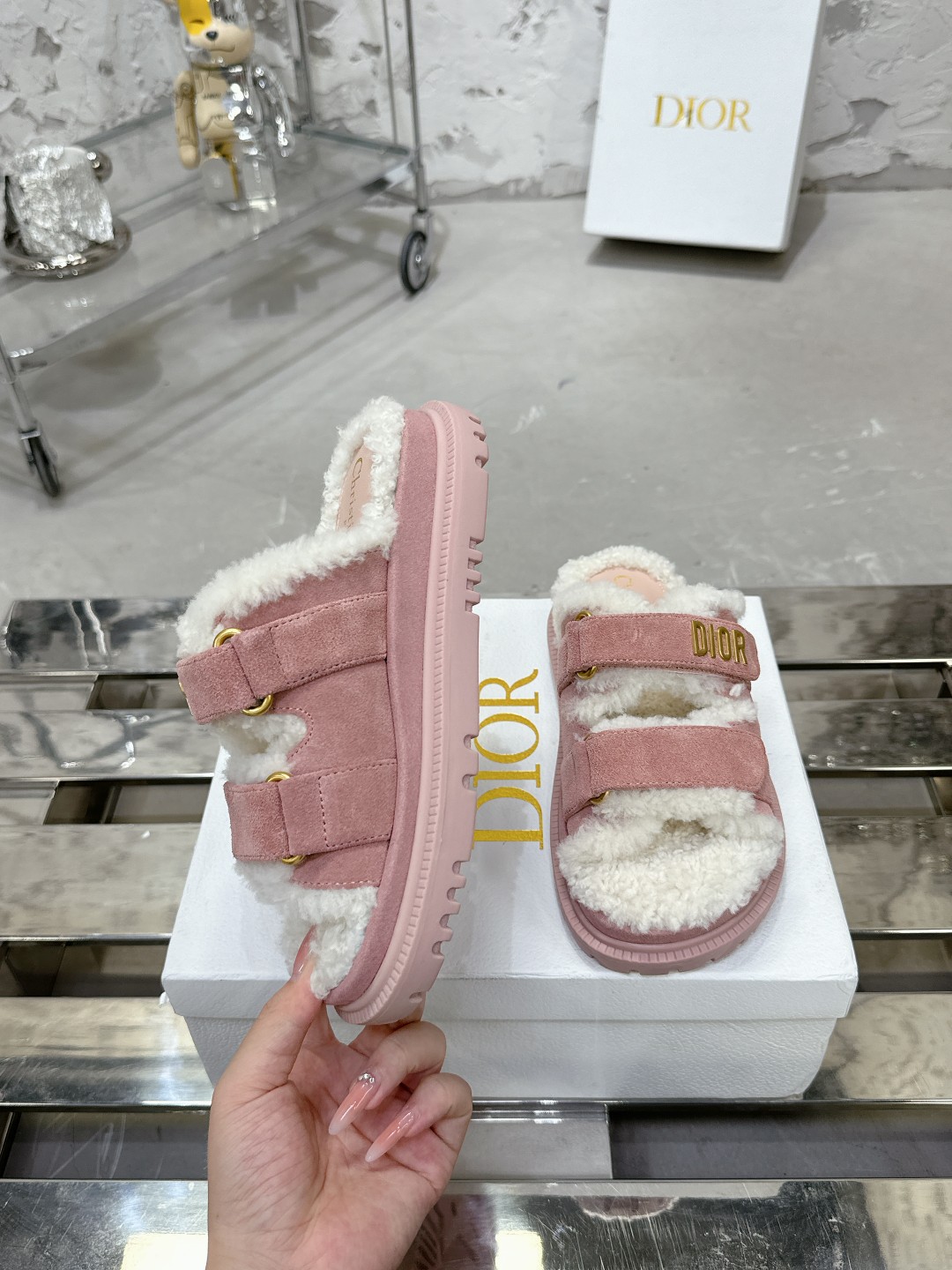 Dioract サンダル - 上質な羊皮革と快適なデザイン