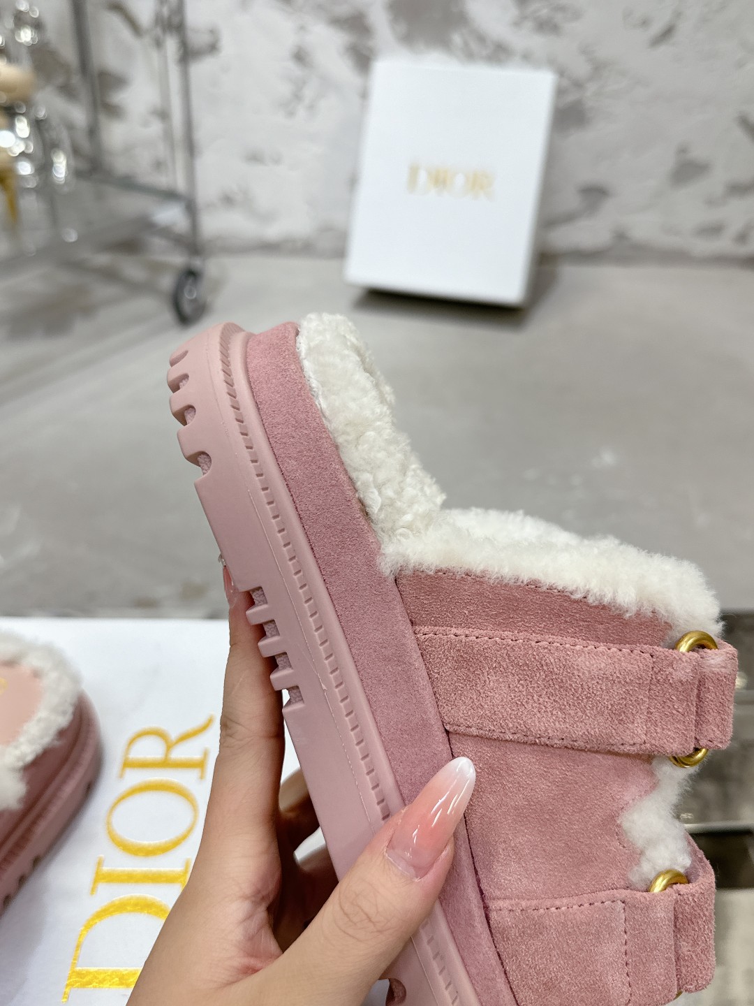 Dioract サンダル - 上質な羊皮革と快適なデザイン