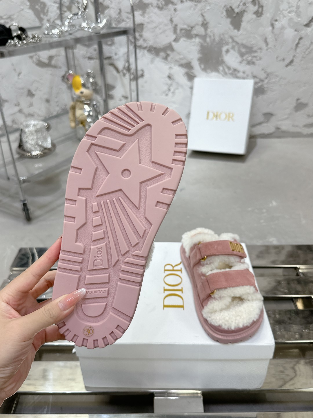 Dioract サンダル - 上質な羊皮革と快適なデザイン