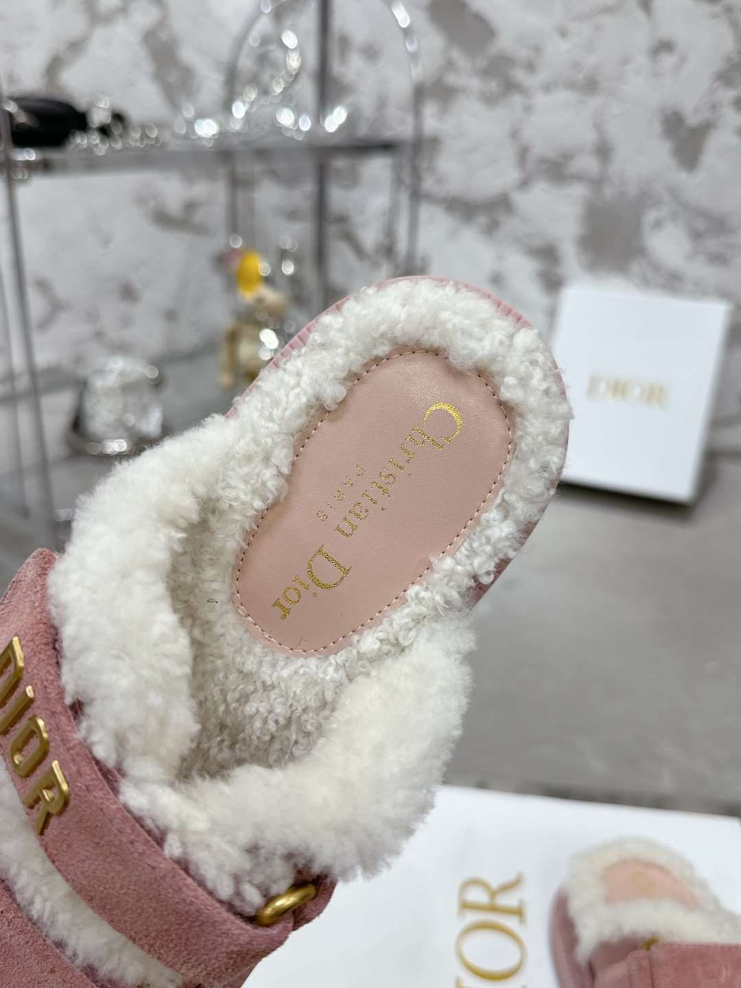 Dioract サンダル - 上質な羊皮革と快適なデザイン