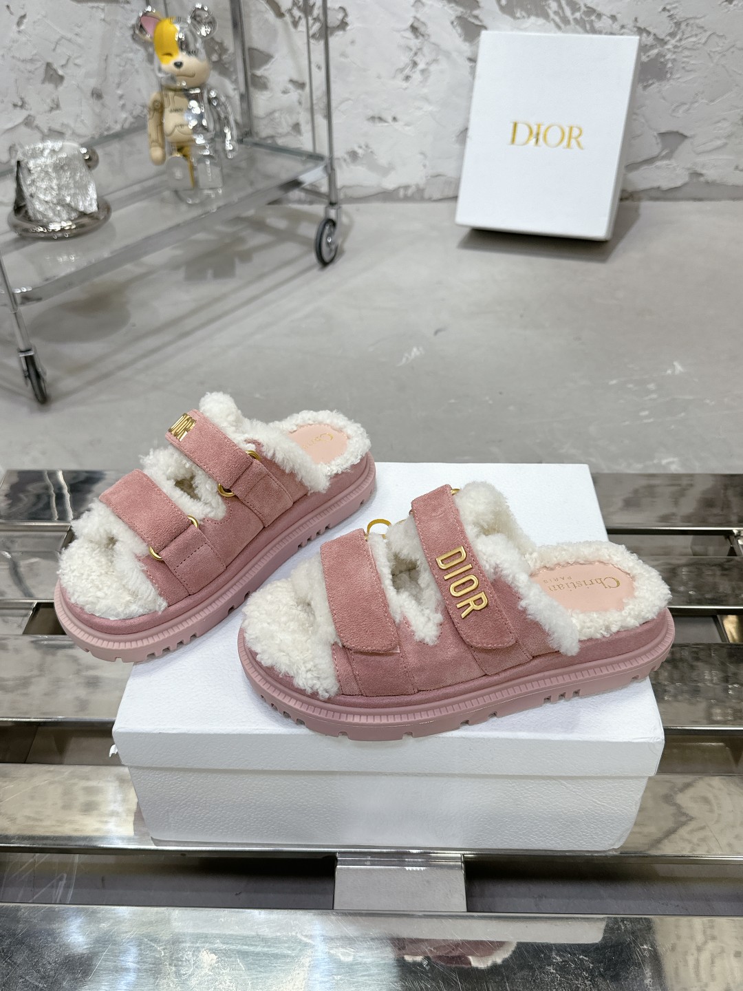 Dioract サンダル - 上質な羊皮革と快適なデザイン