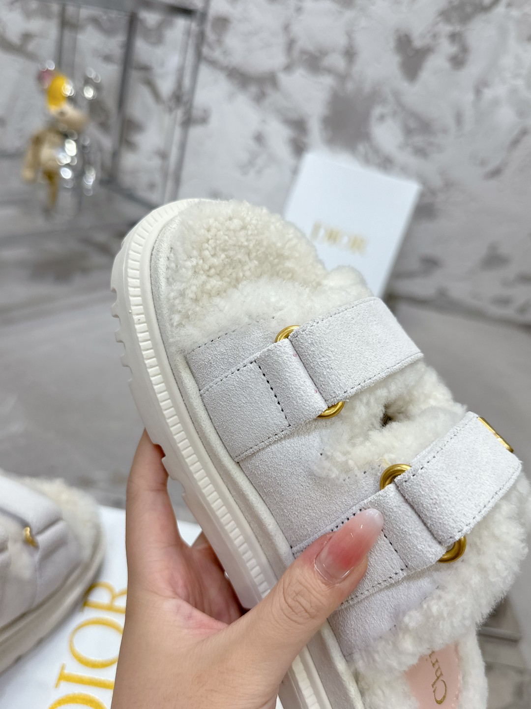 Dioract サンダル - 上質な羊皮革と贅沢なデザイン