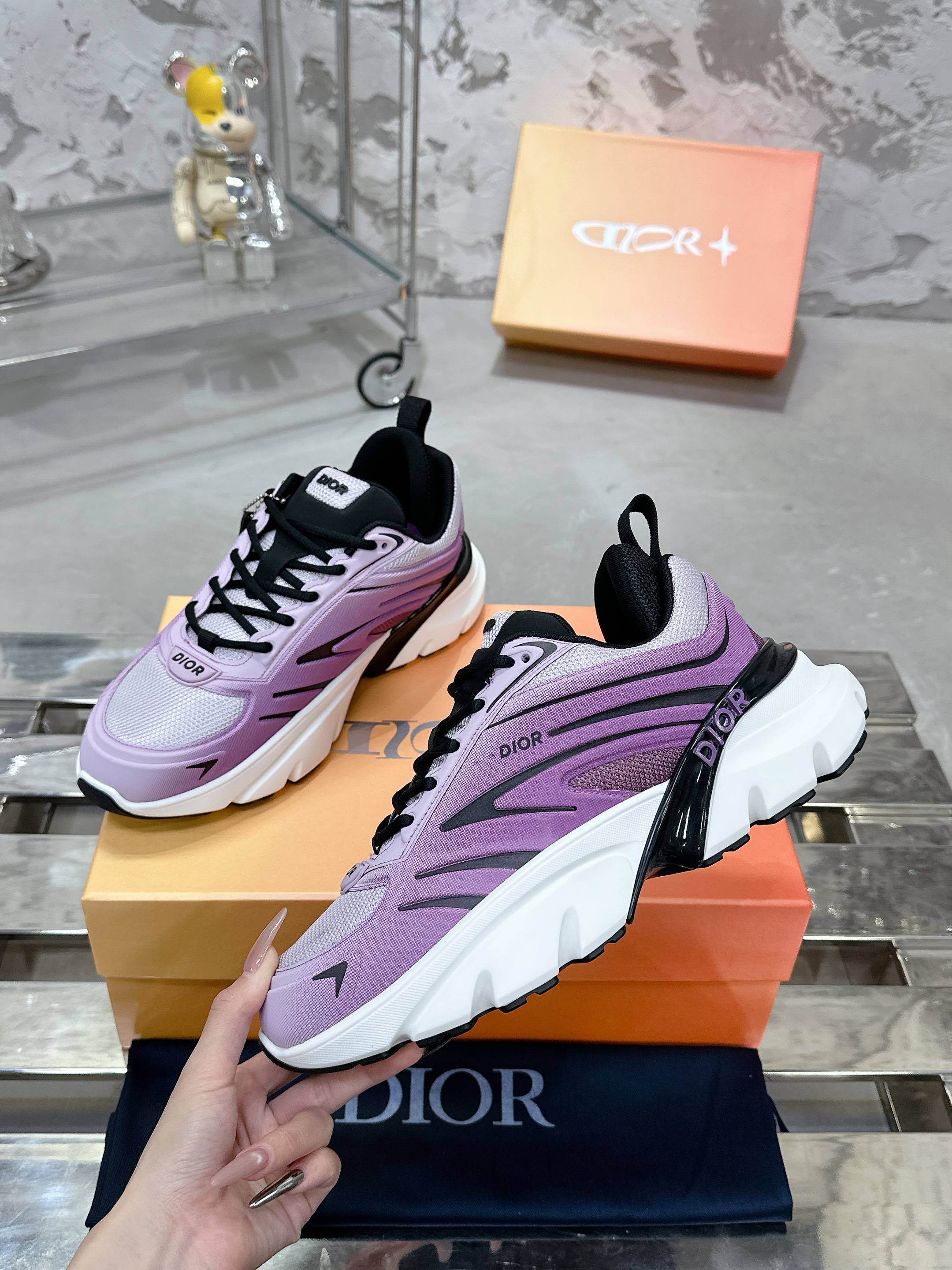 Dior B44 Blade スニーカー｜洗練された厚底デザイン