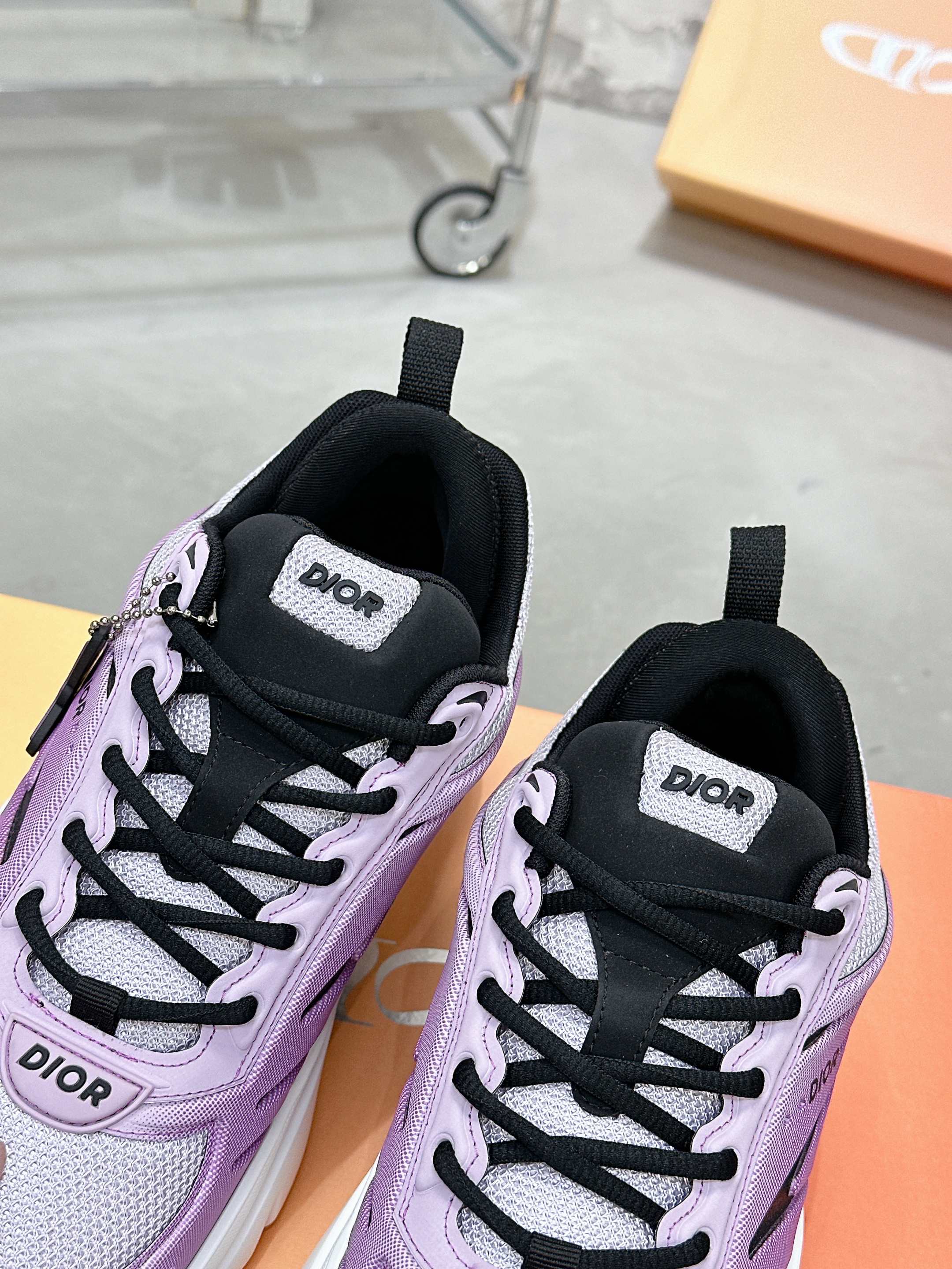 Dior B44 Blade スニーカー｜洗練された厚底デザイン